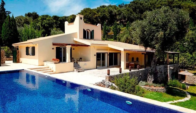 Villa Naldera a luxurious & secluded villa with private pool & amazing sea views