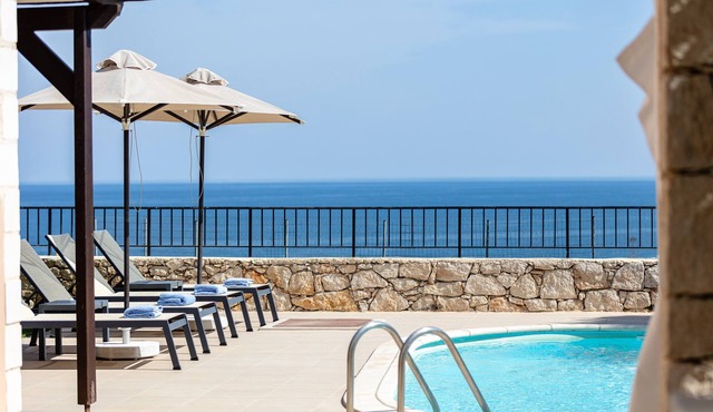 Villa Nikos - Private Pool & Seaview only 500m from the Beach