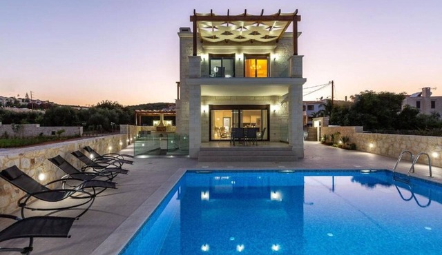 Villa Noboa - Sea view, Spacious and Cozy. 5BD.