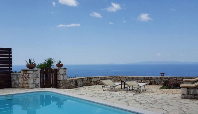 Villa Phoebe in Stoupa, very quiet area, private pool, spectacular sea views.