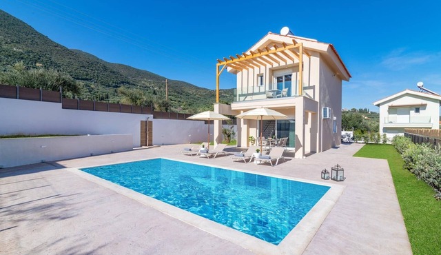 Villa Riza Sky by Villa Plus