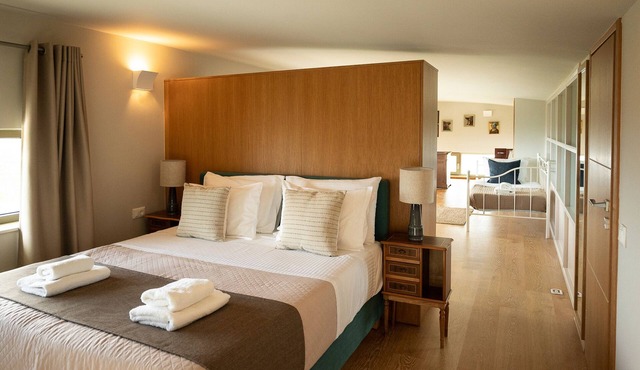 Villa - Sleeps 10 - Pool - Parking - Pool Table