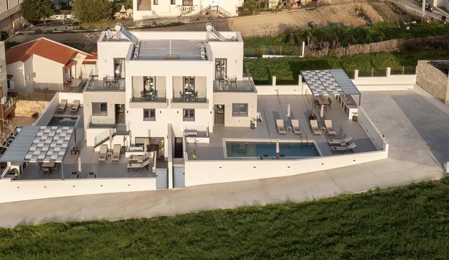 Villa Solaire - Heated Pool & Sauna