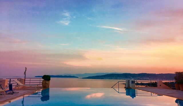 Villa Thalia ✧ Floating Heaven
