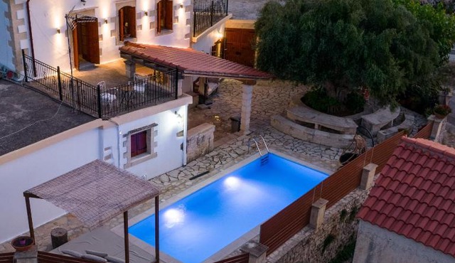 Villa Tzitzifes