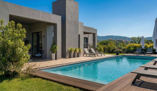 Villa Vega Heated* pool, next to nature!