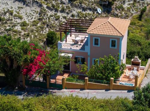 Villa Verde with Outdoor Jacuzzi
