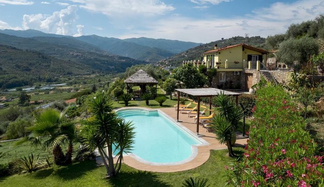 VILLA VITTORIO 6&2 Emma Villas