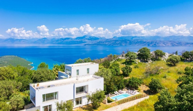 Villa Voukithro - Four Bedroom Villa, Sleeps 8