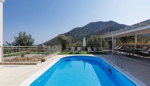 Villa w/Heated Pool, Football table & Kid`s Area