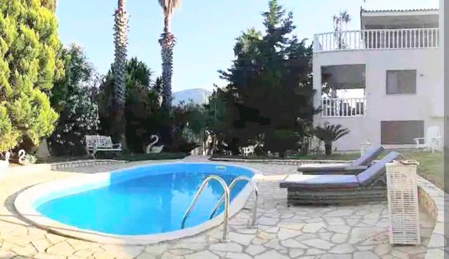 Villa w Studio, Pool, Garden, Sleeps 12 to 15
