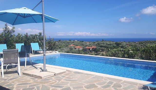 villa, wifi, private pool, tropical garden, sea and mountain views, peace & privacy