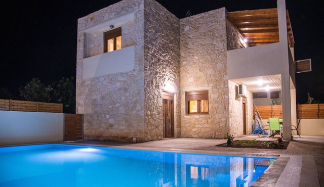 Villa with 46 sqm private pool, free wifi, airconditioned