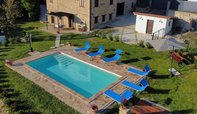 Villa with private pool and hot tub near The Sibillini National Park