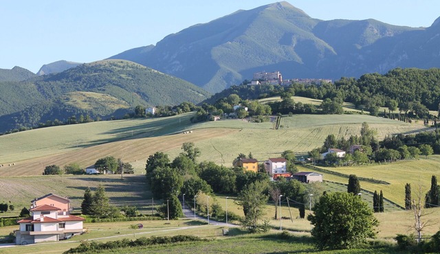 Viti Attic - A glimpse of Frontone Castle