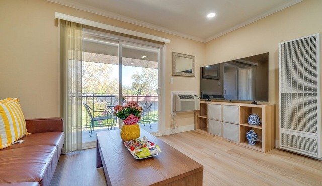 Walkable Pleasanton Condo Near Downtown w/Balcony