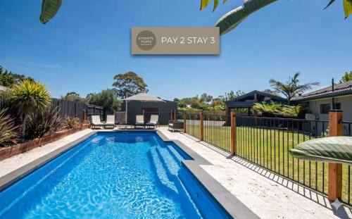 Waterfall Gully Retreat with Gas heated Pool