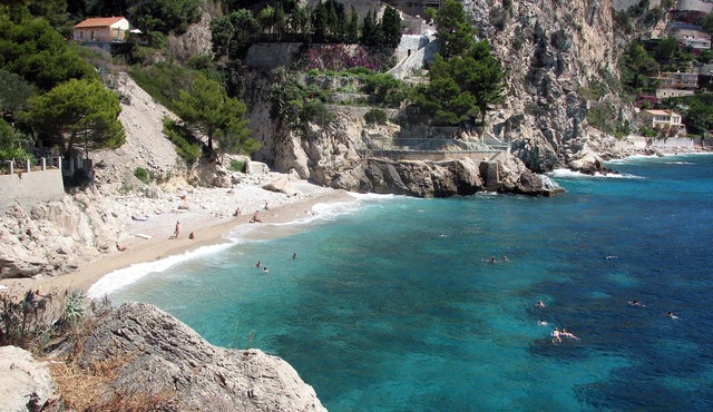 Waterfront property, 43 steps from the beach, 2 miles from Monaco, air-condition in Èze