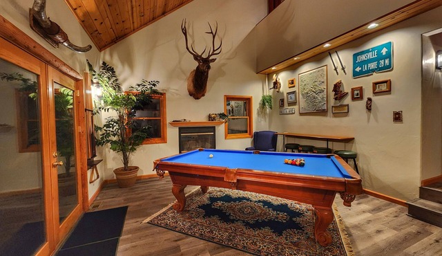 WhereGroupsGather:Sleeps10 HotTub FirePit GameYard