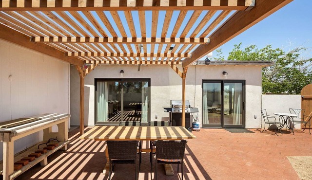 Wonderful Cottage with Barbecue and Gorgeous Desert Views in Yucca Valley, California