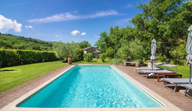 Wonderful private villa for 4 people with A/C, private pool, WIFI and TV, close to Cortona