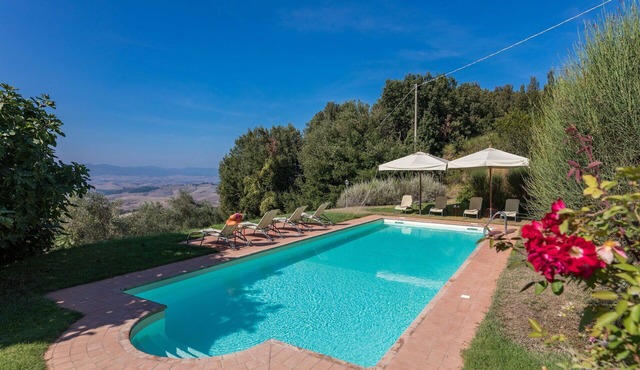 Wonderful private villa with private pool, WIFI, A/C, TV and patio, close to San Gimignano