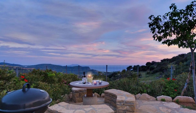 Wonderful private villa with private pool, WIFI, A/C, TV, patio, panoramic view and parking