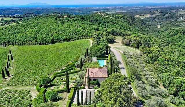 Wonderful private villa with WIFI, private pool, balcony, pets allowed and panoramic view