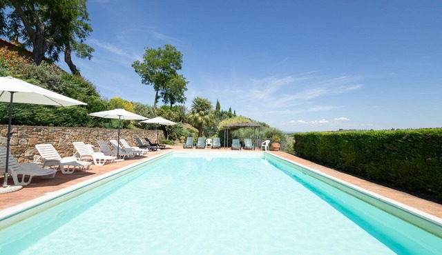 Wonderful private villa for 26 guests with private pool, WIFI, TV and pets allowed