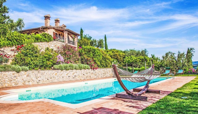 Wonderful private villa with private pool, WIFI, TV, patio, pets allowed and panoramic view