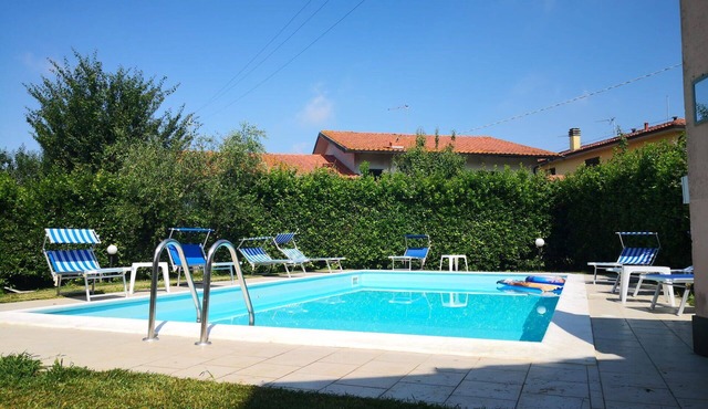 Wonderful private villa with WIFI, private pool, A/C, patio and pets allowed, close to Lucca