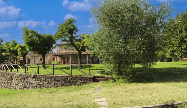 Wonderful private villa for 10 people with WIFI, A/C, private pool and TV, close to Arezzo