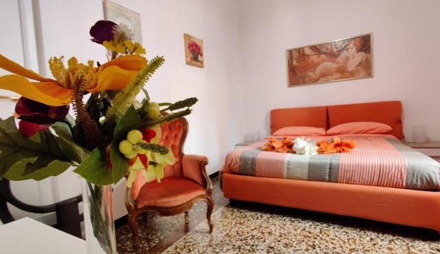 WOW HOME - 175 mq - posteggio privato - davanti porto traghetti - fino a 10 posti letto