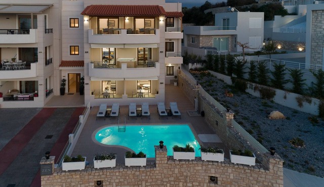 Zen luxury home,pool,Near beach & amenities