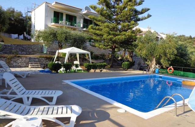 Frankis Agios Perithia 