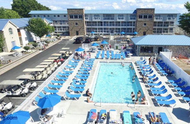 Put-in-Bay Poolview Condo 4