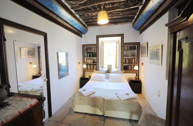 Rallou House Hydra