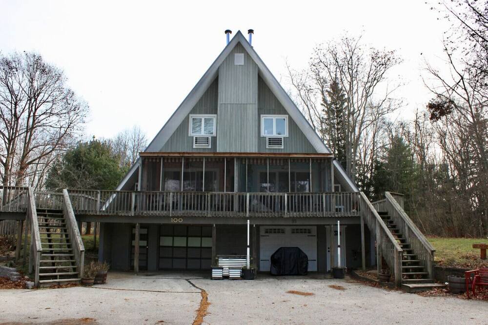 Stevensville House | Chalet on the Lake 100 w/ Beach Access, Pools, Sport Courts, Fishing Pond & more!