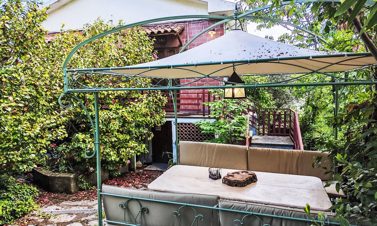 Val Canina Apartment | Wohnung 'Pink Holly' mit Terrasse by Interhome