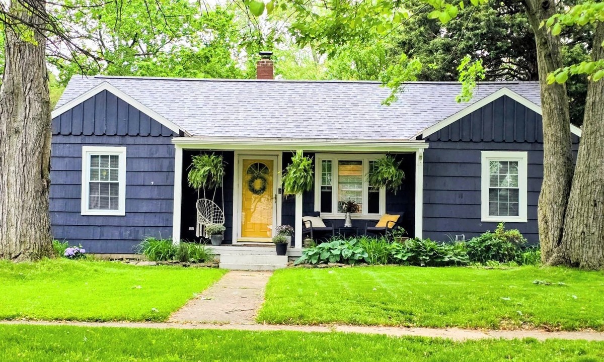 Perrysburg House | Cozy Perrysburg Retreat.Your Tranquil Downtown Escape