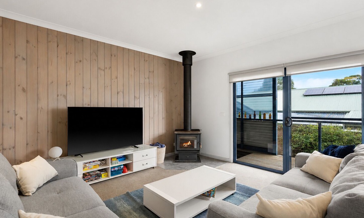 Venus Bay House | The Blue Pipi @ Venus Bay - Walk to beach/shops, pet friendly, free wifi.