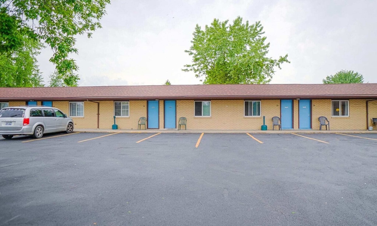 Bay City Apartment | 2 Full Bed | non smoking