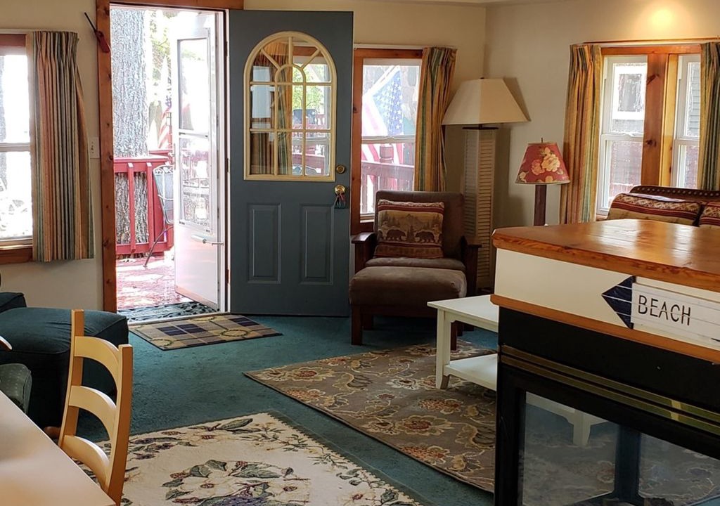Photo of Livingroom in Higgins Lake