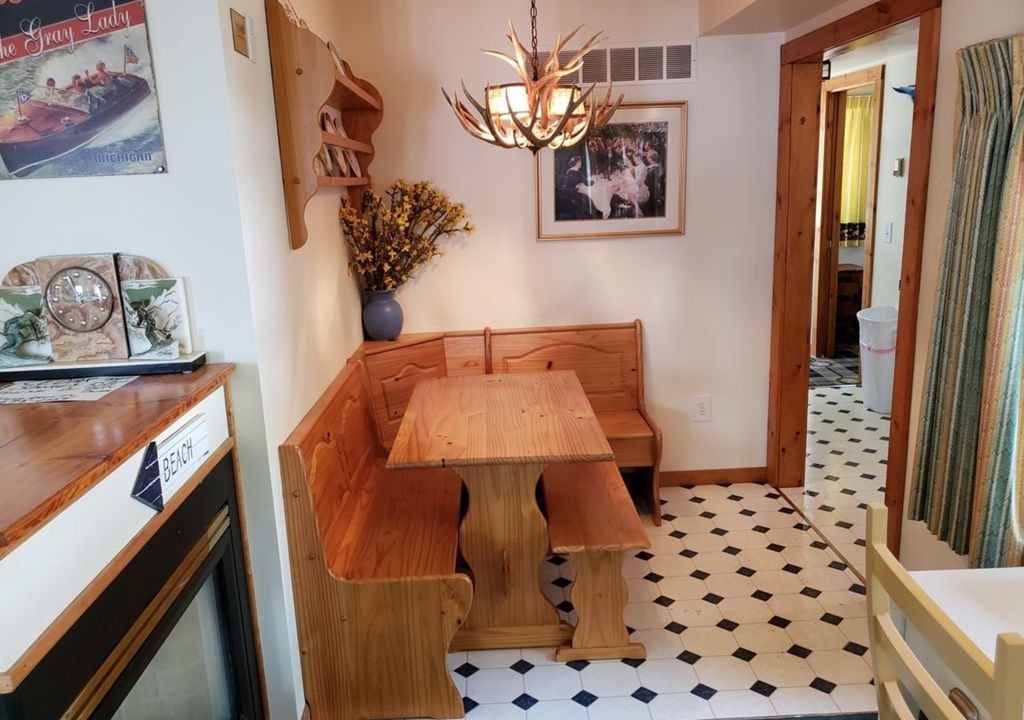 Photo of Livingroom in Higgins Lake