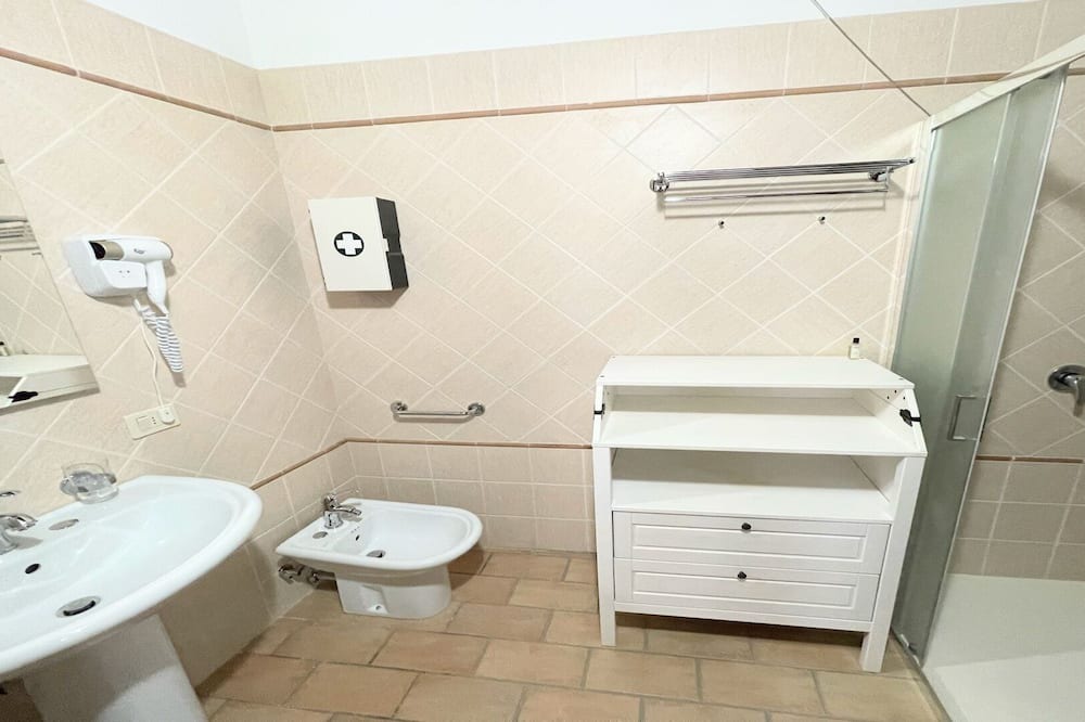 Photo of Bathroom in Limiti
