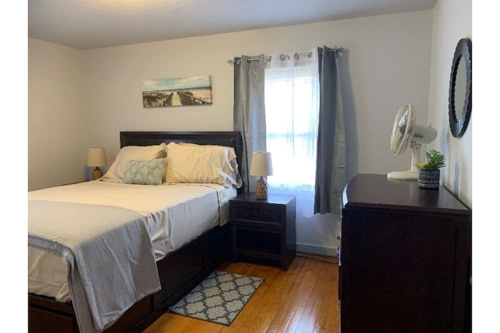 Photo of Bedroom in Whiting