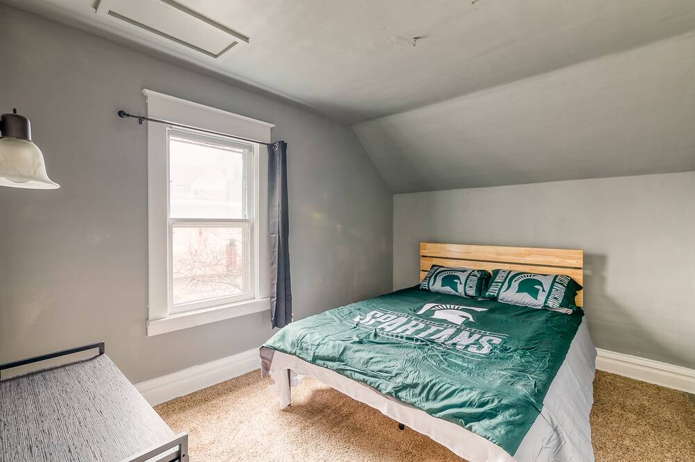 Photo of Bedroom in Lansing