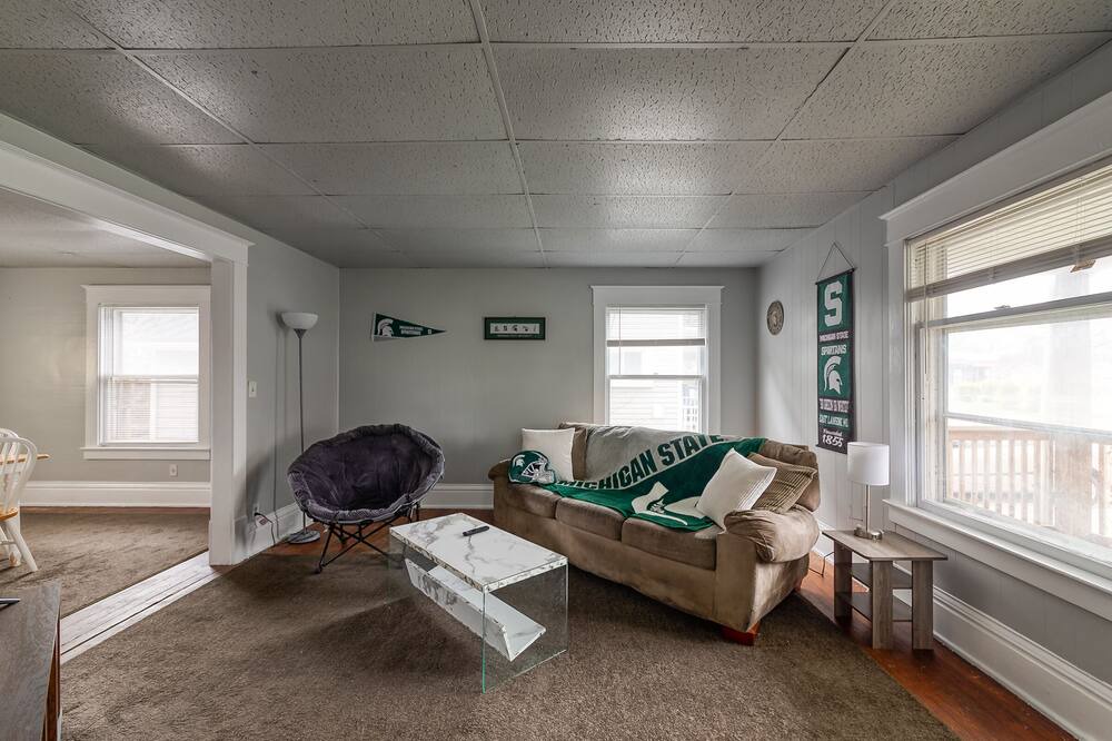 Photo of Livingroom in Lansing