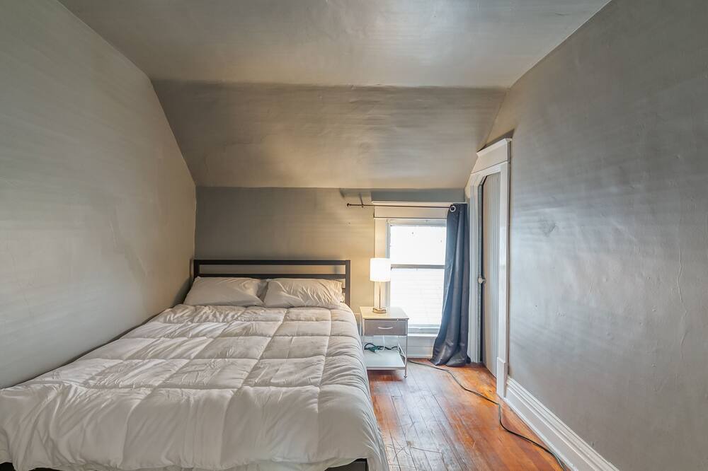 Photo of Bedroom in Lansing