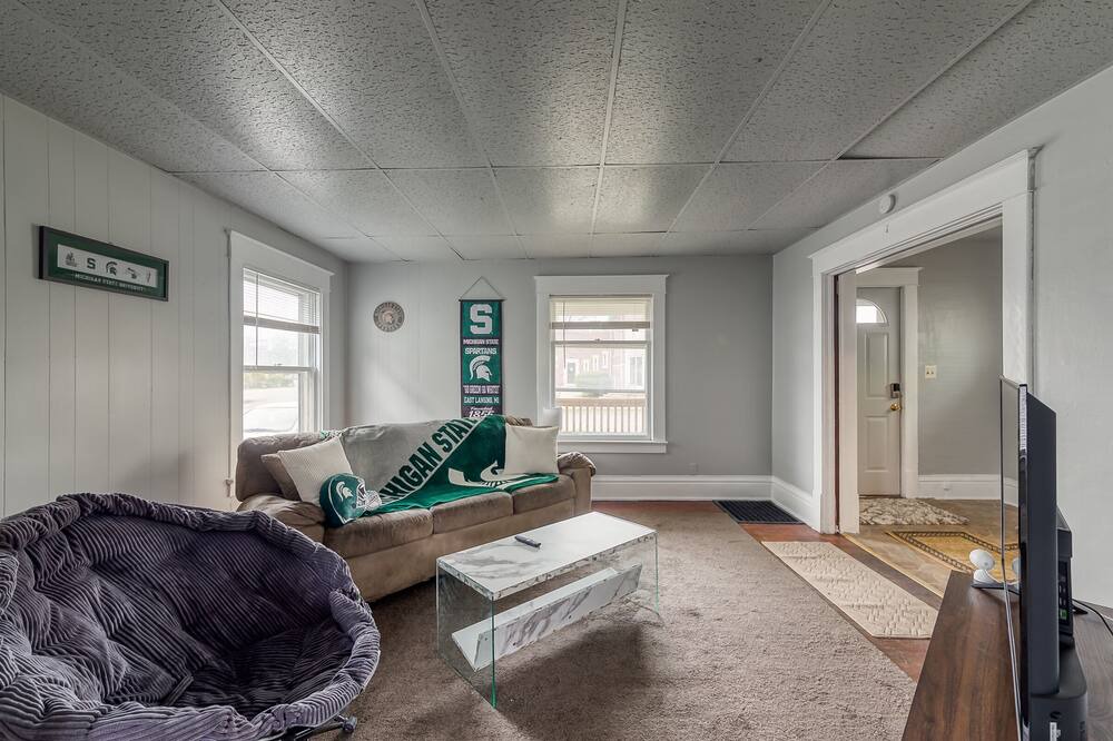 Photo of Livingroom in Lansing